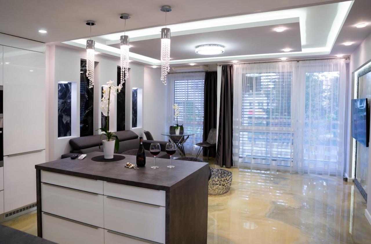 Dream Apartman 3 With Free Parking Дьор Екстериор снимка